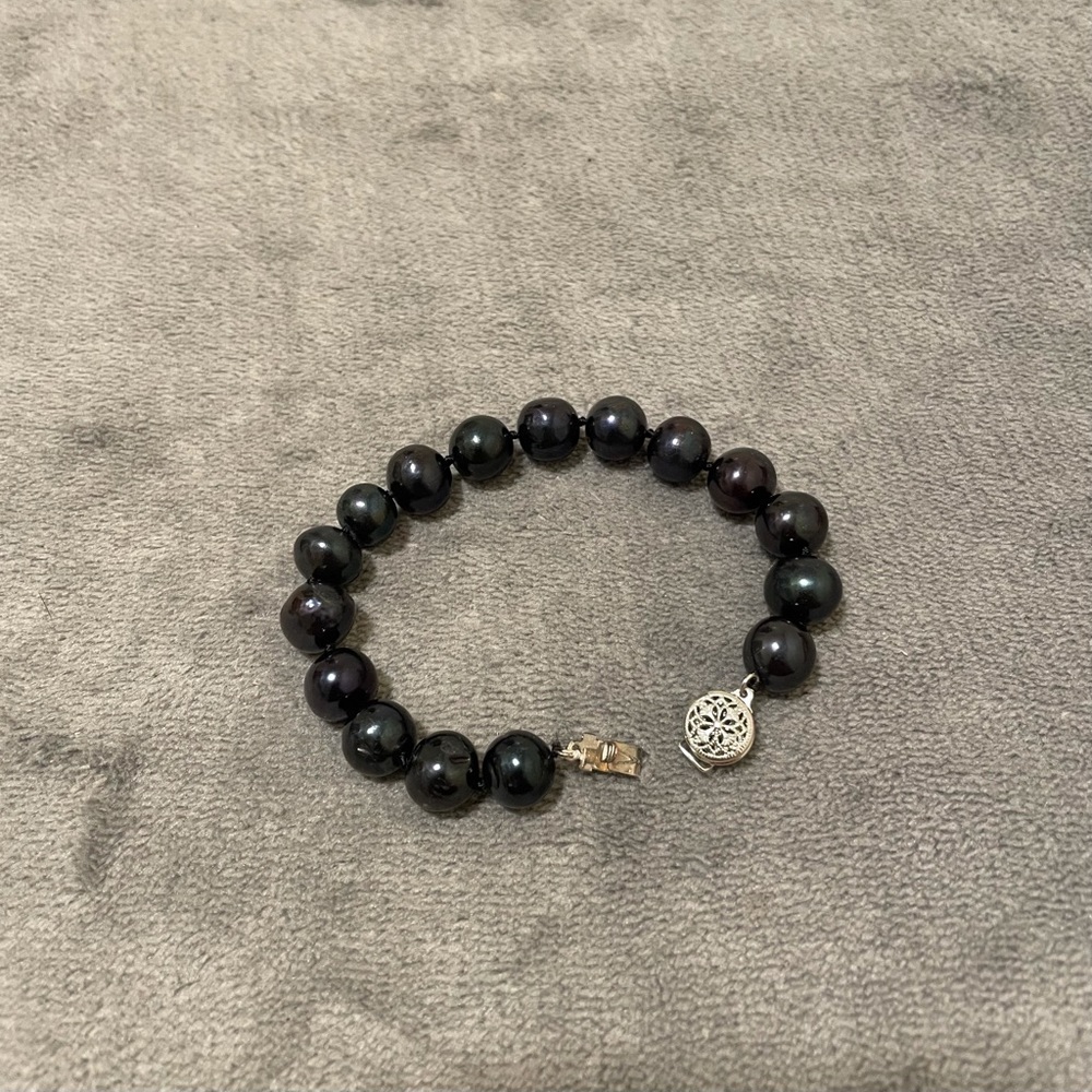 Bracelet with natural stones